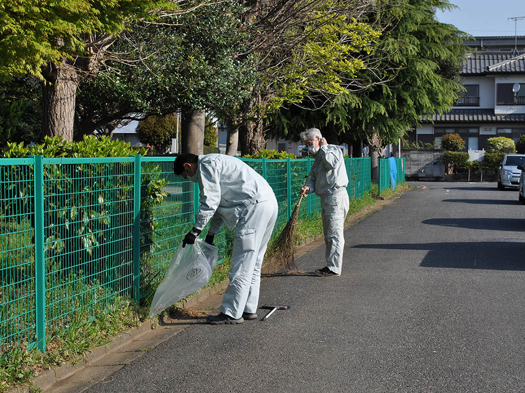 飯能市柿堂公園の清掃活動　細田建設