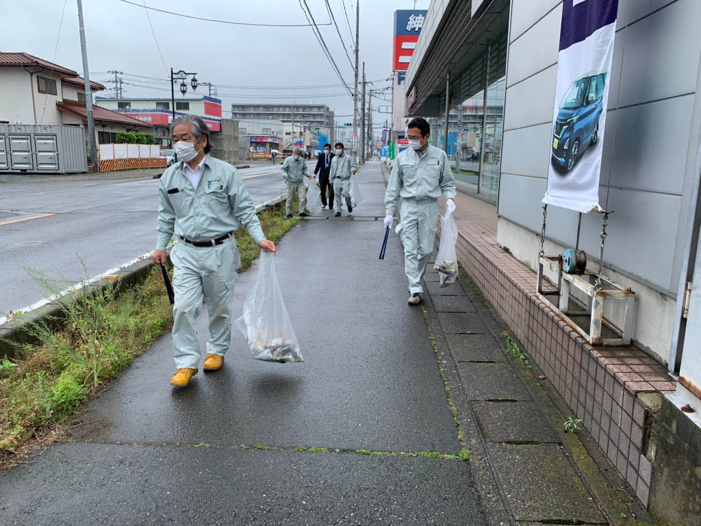 国道299号線の清掃活動　細田建設